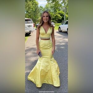 Sherri Hill Prom Dress! 
Size 2 
Two piece 
Worn once